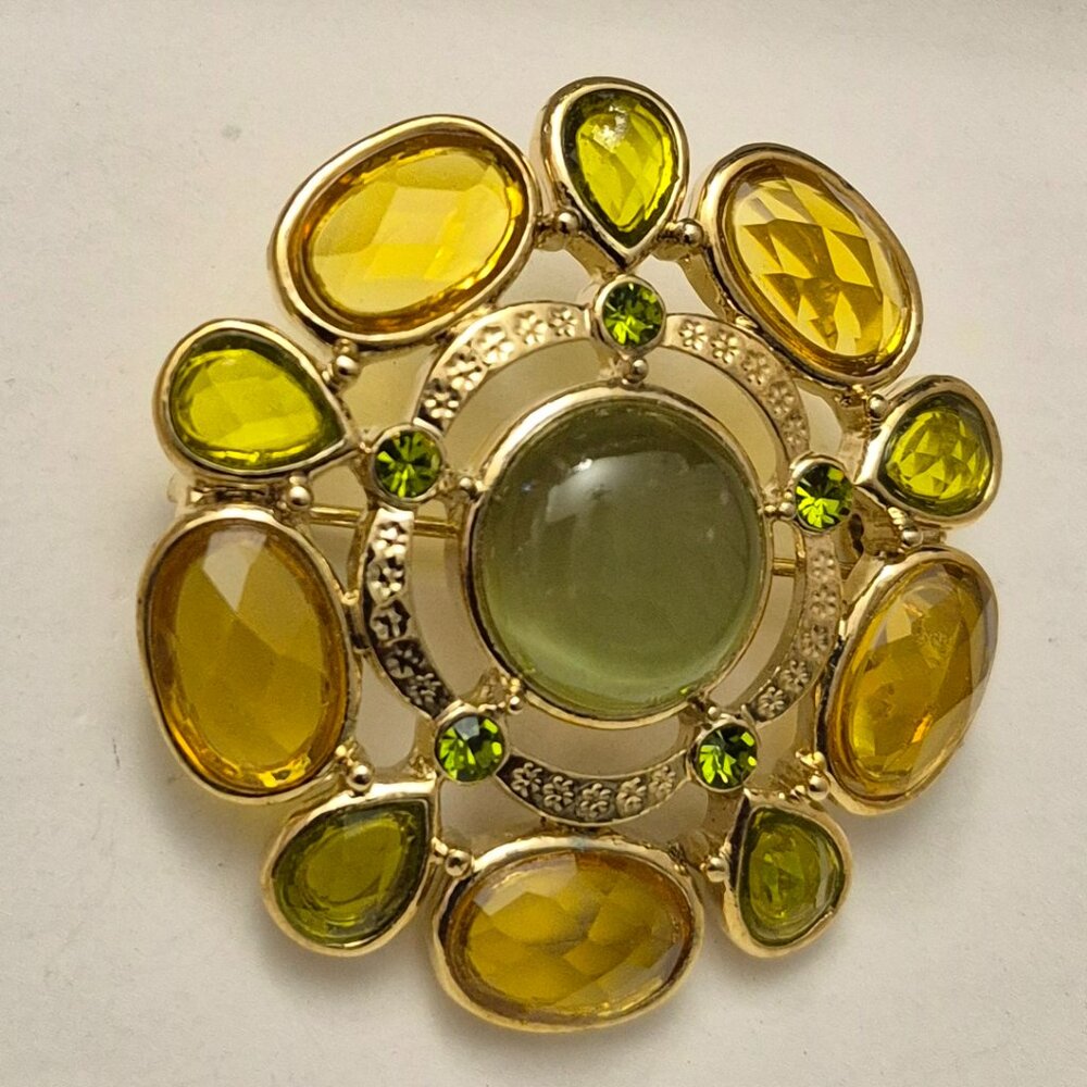 Vintage Gold Green Yellow toned Pin Brooch